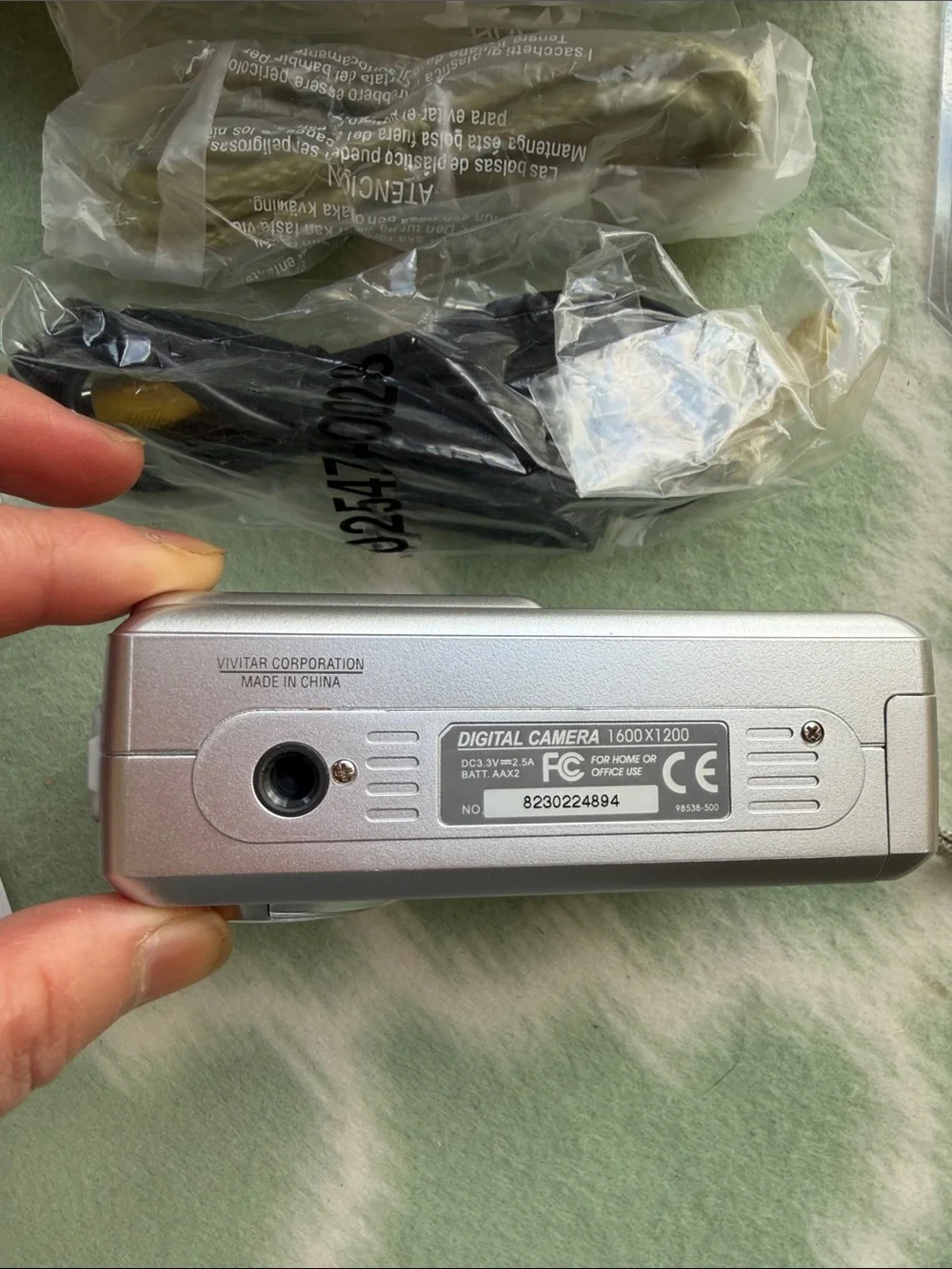 New Vivitar Silver 2.0MP Vintage Digital Camera with Accessories and 512 MB Card